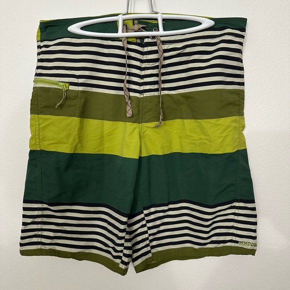 Patagonia Men's Striped Wavefarer boardshorts Swim Shorts - Green and Yellow 34 - Picture 2 of 4